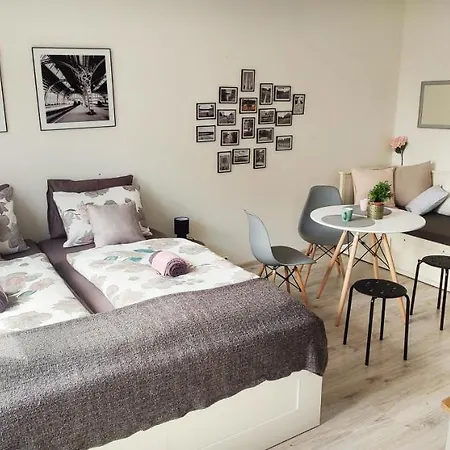 King Size Sunny Home 19 Minutes To Center Prague Exterior photo